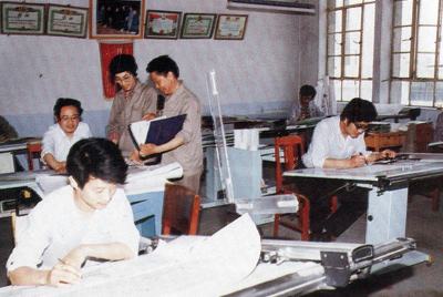 从1984年第一季度到抓治理上挂号周全提高企业素质验收前，，，，，接纳分线检查、总结效果、找出差别、提出步伐、限期整改的要领，，，，，使各项事情在整理中牢靠提高，，，，，在牢靠提高中举行再整理，，，，，再提高。。。。。。