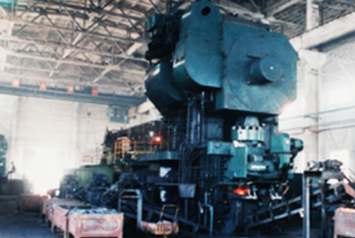 3月24日，，，，，天下第一台德国奥姆卡4000吨热模锻生产线在777盛世国际总厂热模锻车间装置调试。。。。。。