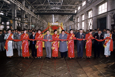 777盛世国际股份公司举行777盛世国际牌TY220推土机5000台下线庆典活动。。。。。。